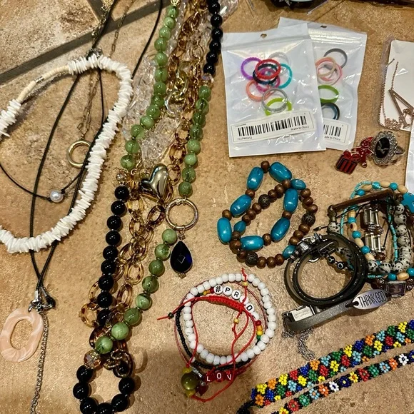 Jewelry Lot - Picture 2 of 6